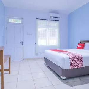 https://oyo-1755-debalcon-accomodation.hotelsseminyak.net